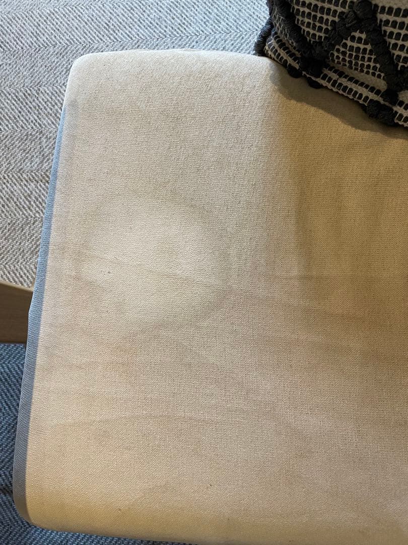 リビングでもダイニングでも使えるソファテーブルベンチ4点