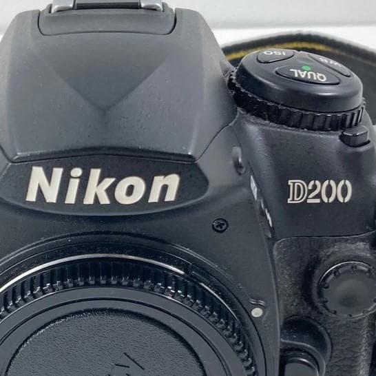 Nikon ニコン　デジタル一眼レフカメラ　D200　バッテリーパック付き