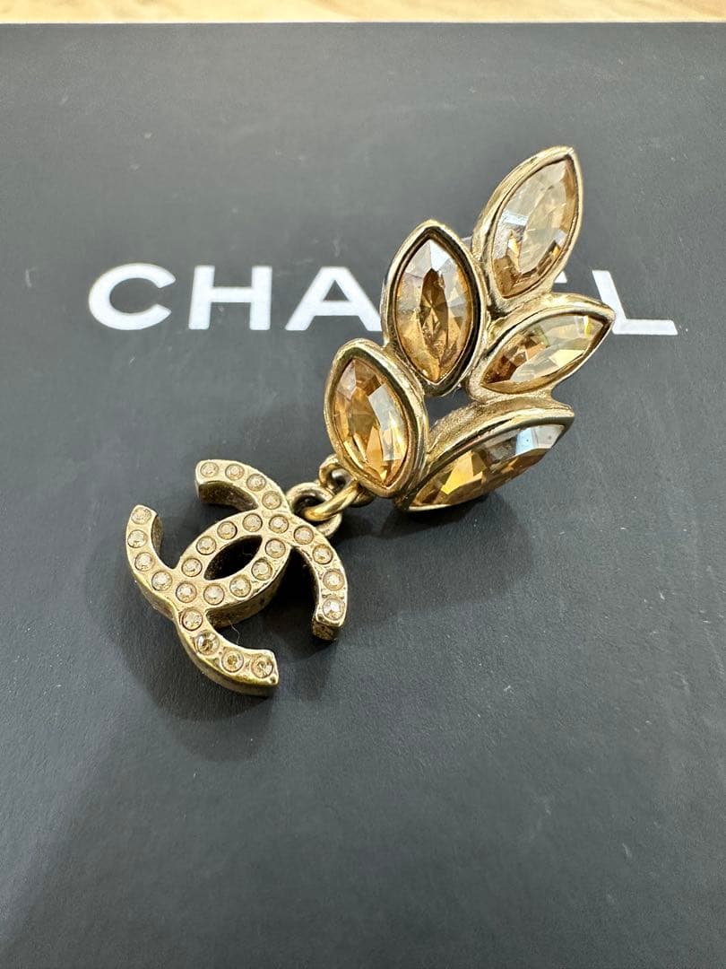 CHANEL ゴールドストーン 片耳ピアス　シャネル