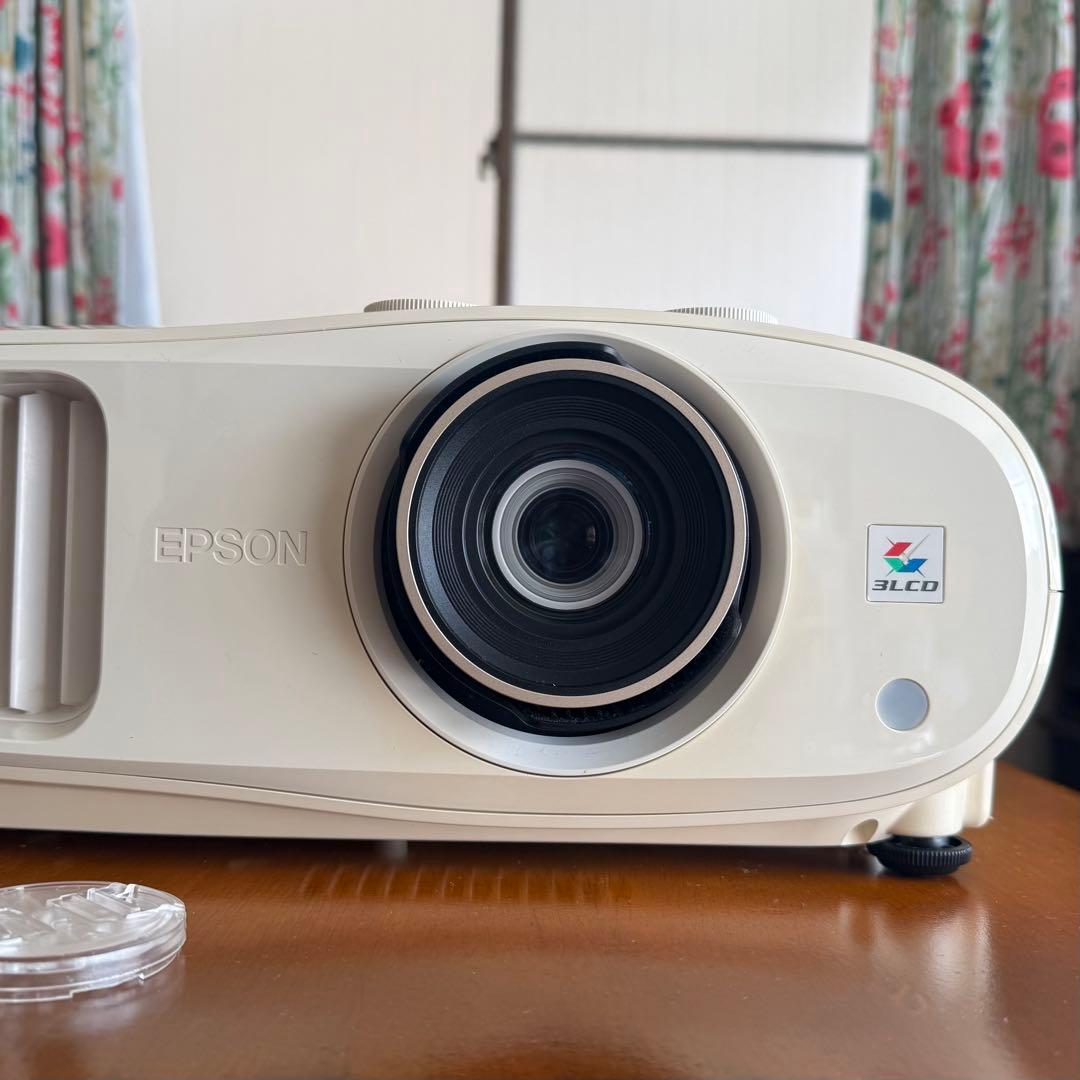 EPSON dreamio EH-TW7100 4K対応 ホームプロジェクター