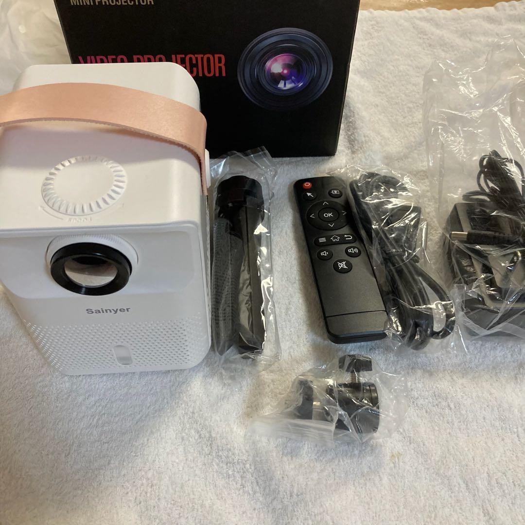 ★Android TV搭載★超短投★三脚付きプロジェクター 家庭用