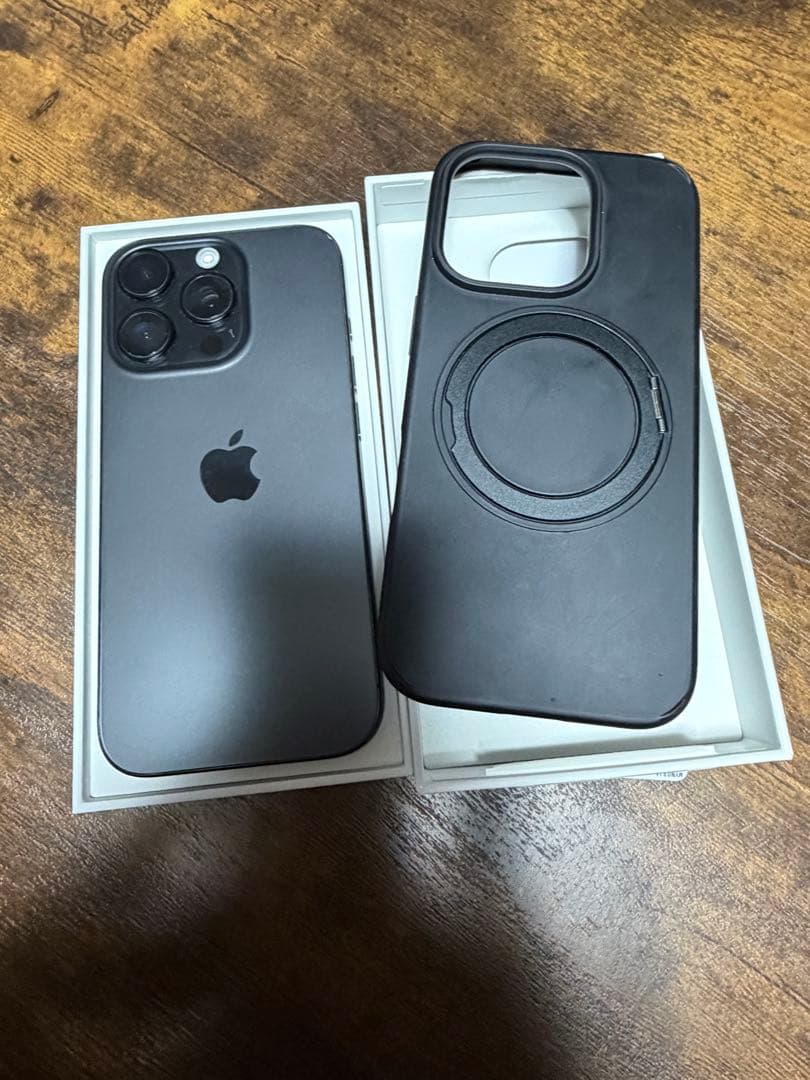 Apple iPhone 16 Pro スペースブラック ケース付き