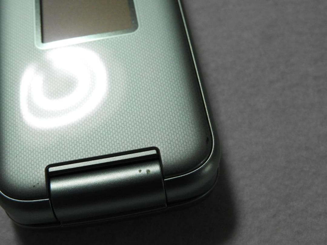 富士通 らくらくホン F-02J グリーン docomo ガラホ 4G LTE