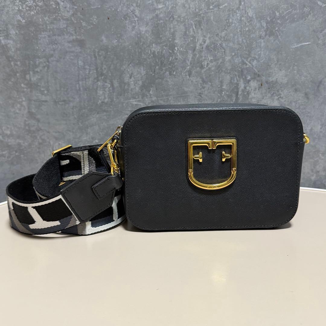 FURLA ヴラーバ クロスボディバッグ