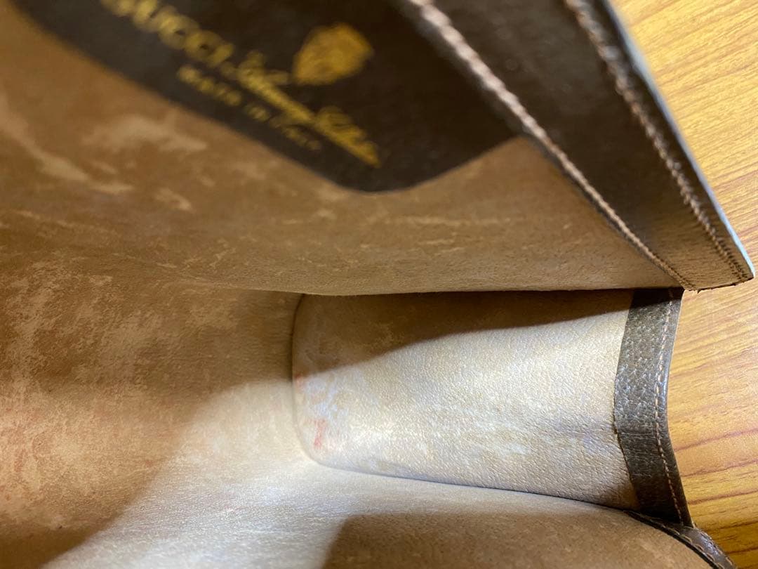 GUCCI GGキャンバスクラッチバッグ 箱付き