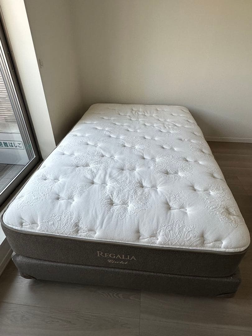 IDC 大塚家具 レガリア サークレット ベッド セミダブル