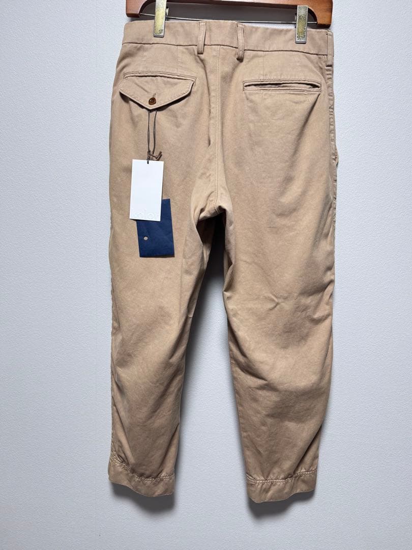 サイズ2 kolor パッカリングテーパードパンツ　ベージュ　カラー