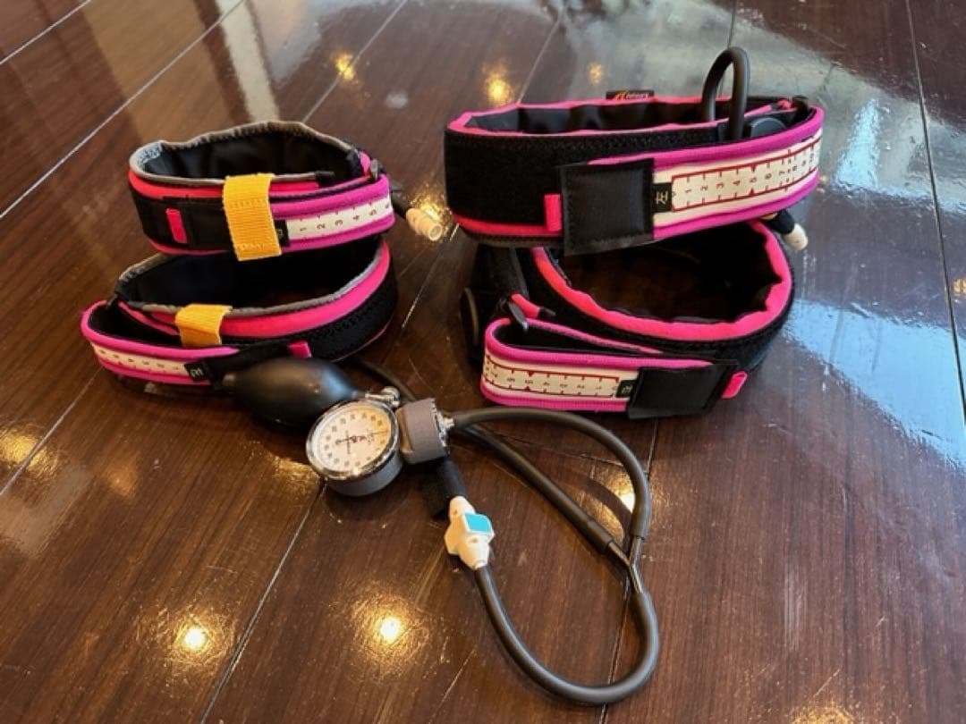 加圧BFRトレーニングベルトエアー腕用、脚用セット　未使用展示品
