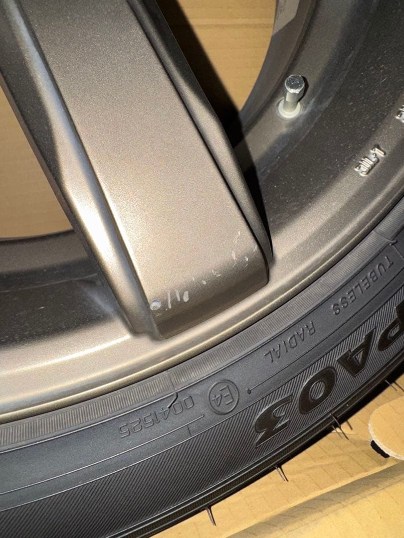 ハイエース　essex 18インチ ホイールタイヤセット