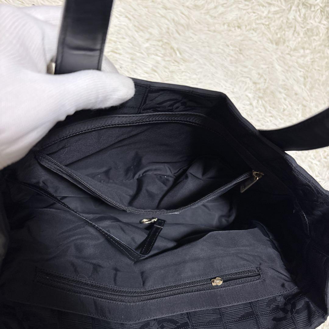 CHANEL ニュートラベルライン PM ココマーク ハンドバッグ 底鋲 8番台