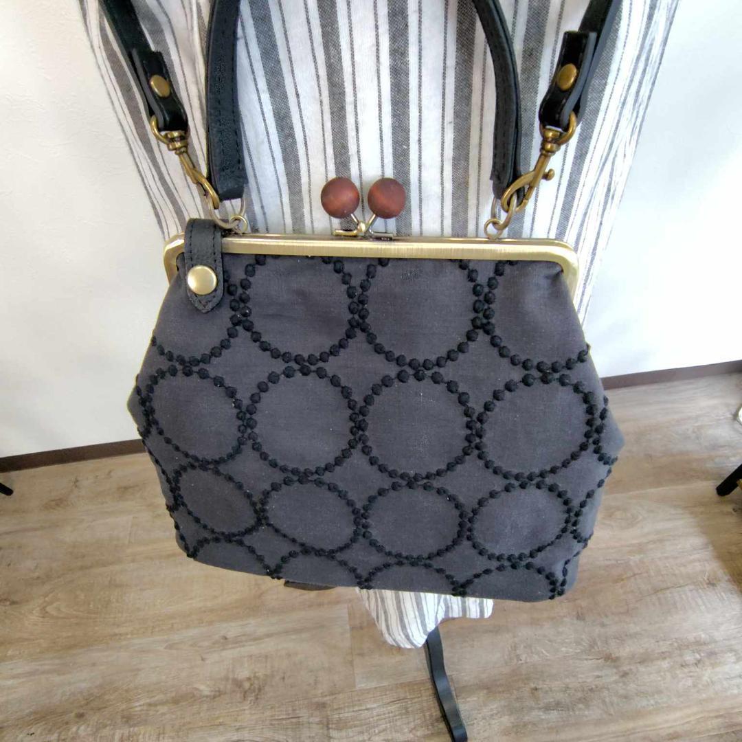 ミナペルホネン/2025tambourineタンバリンチャコール/木玉がま口ショ