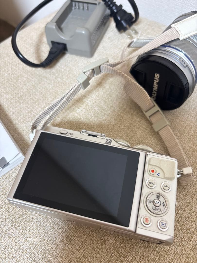OLYMPUSPEN E-PL10ダブルレンズズームキット