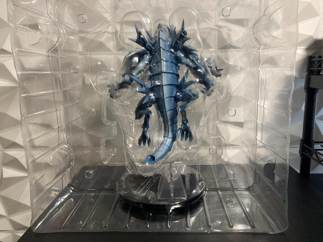 青眼の究極竜 フィギュア あみあみ　ブルーアイズ・アルティメットドラゴン