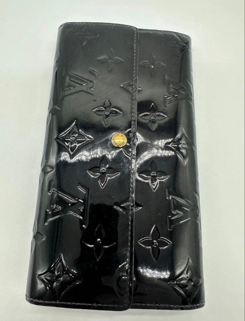 ルイヴィトン ヴェルニ ポルトフォイユ サラ　M90080