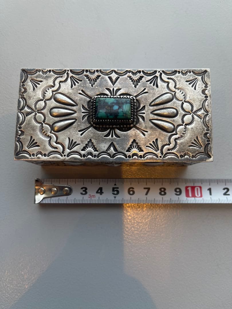 ナバホ族ジェリー・N・プラテロターコイズ付き銀製ボックス