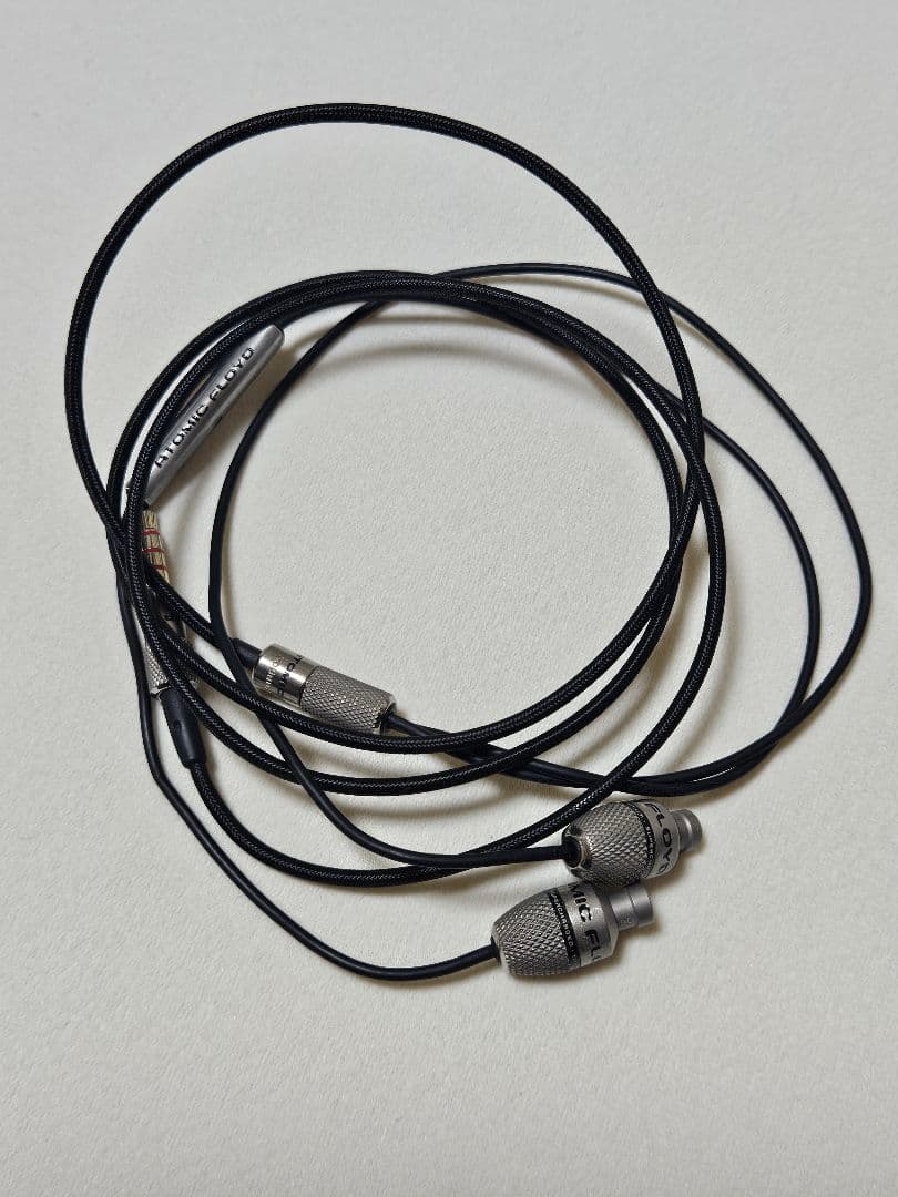 イヤホン Atomic Floyd SuperDarts Titanium