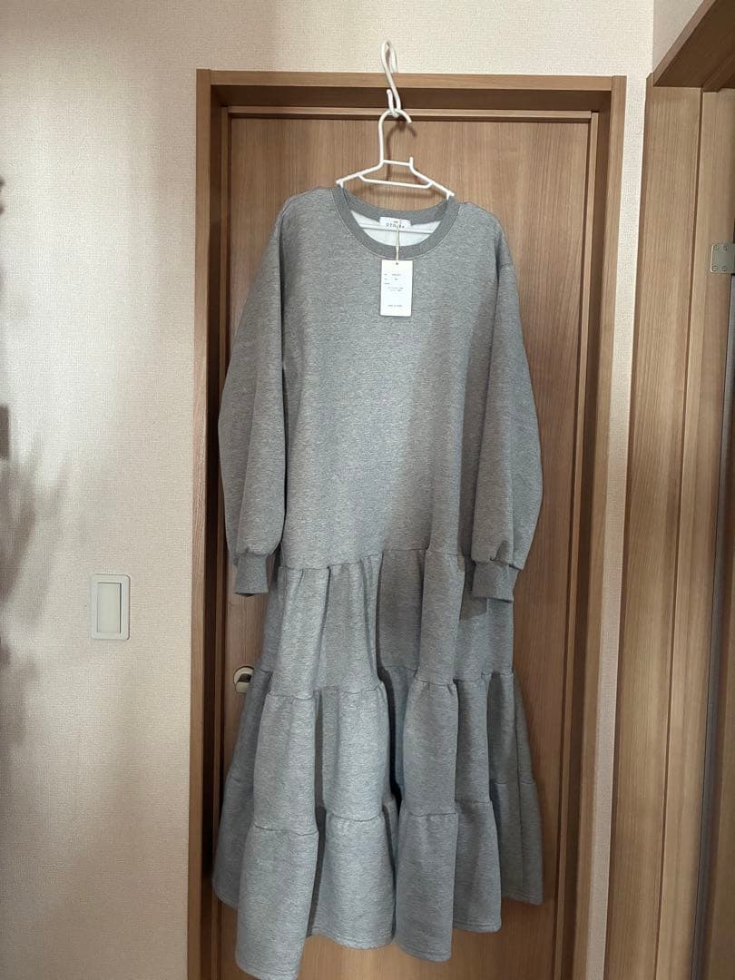 PLUS OTOHA プラスオトハ　ティアードワンピース　グレー
