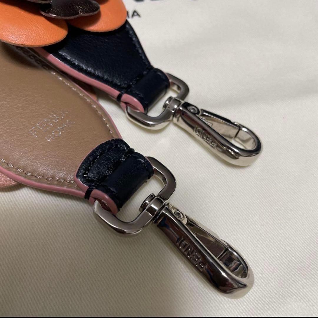 FENDI ストラップユー フラワースタッズ