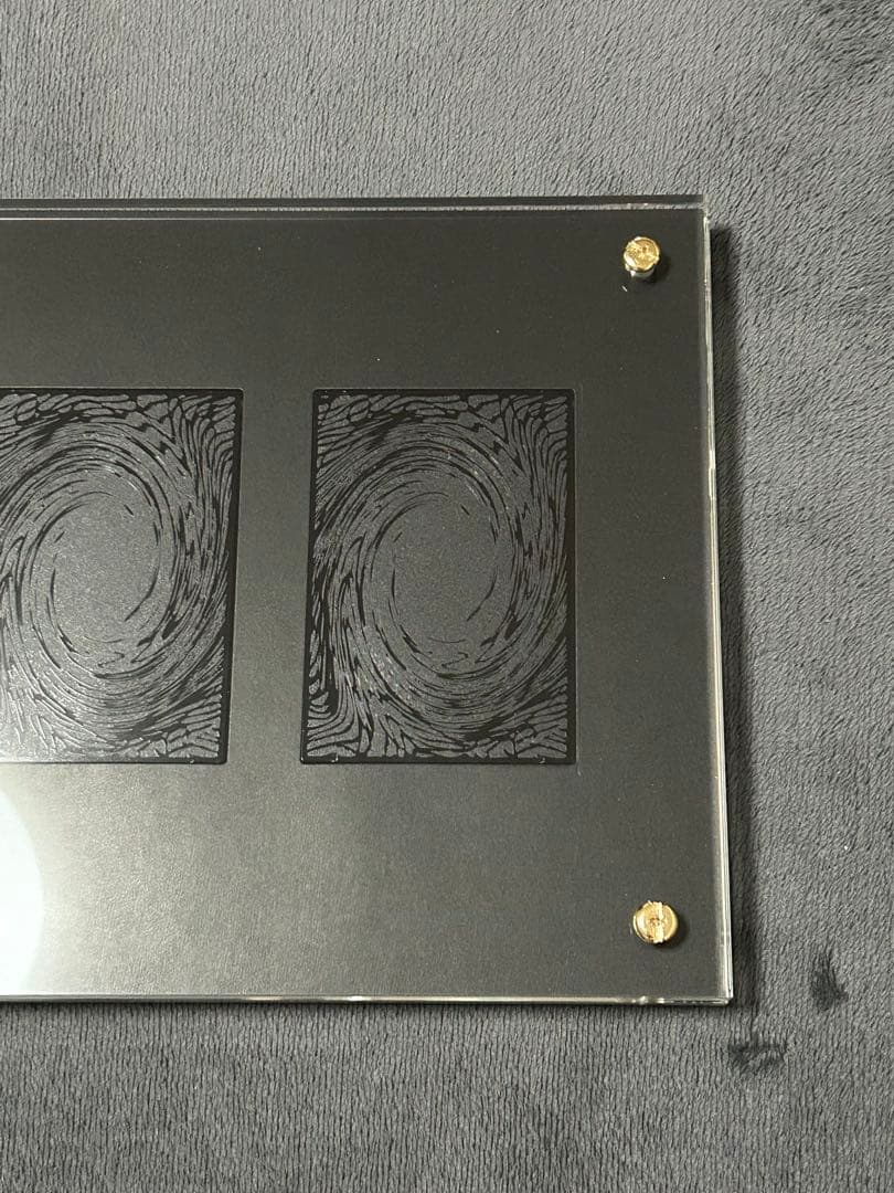 ケース　金属足付き