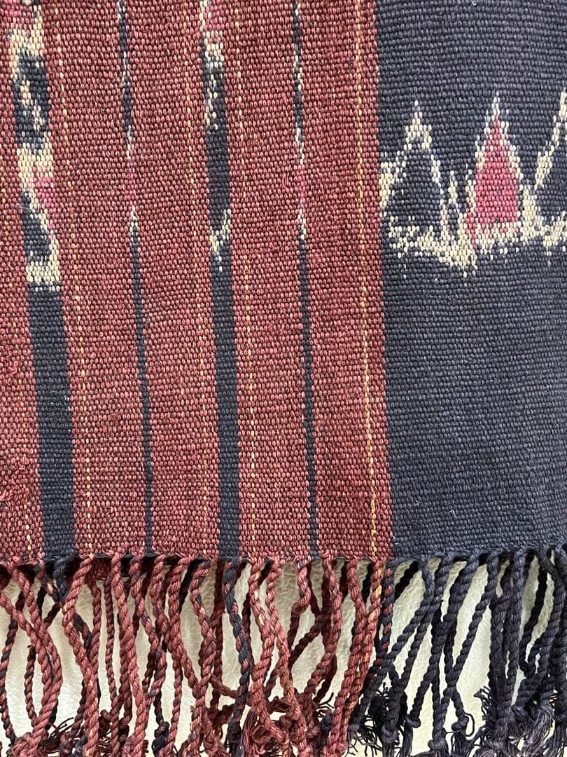 インドネシア　アロール島で手織りされた古いイカット。