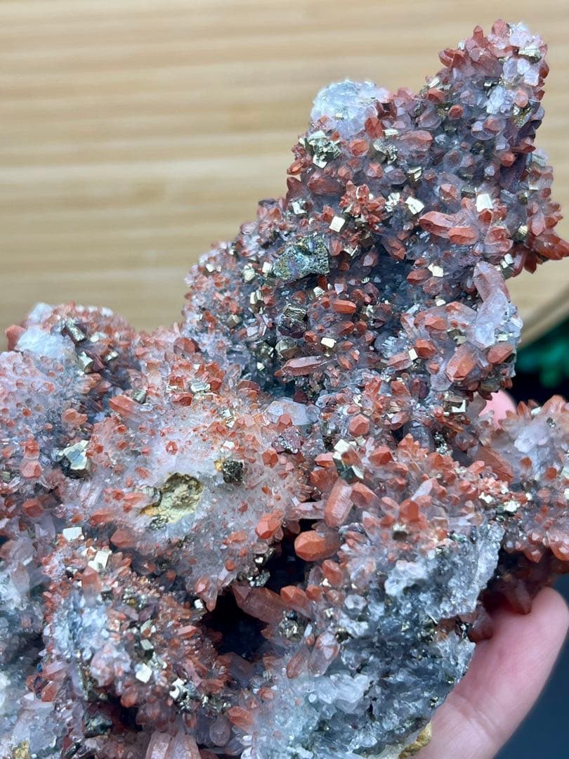 ★希少 フラワー状赤水晶クラスター　ヘマタイトインクォーツ　チャルコパイライト