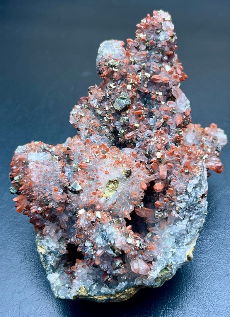 ★希少 フラワー状赤水晶クラスター　ヘマタイトインクォーツ　チャルコパイライト