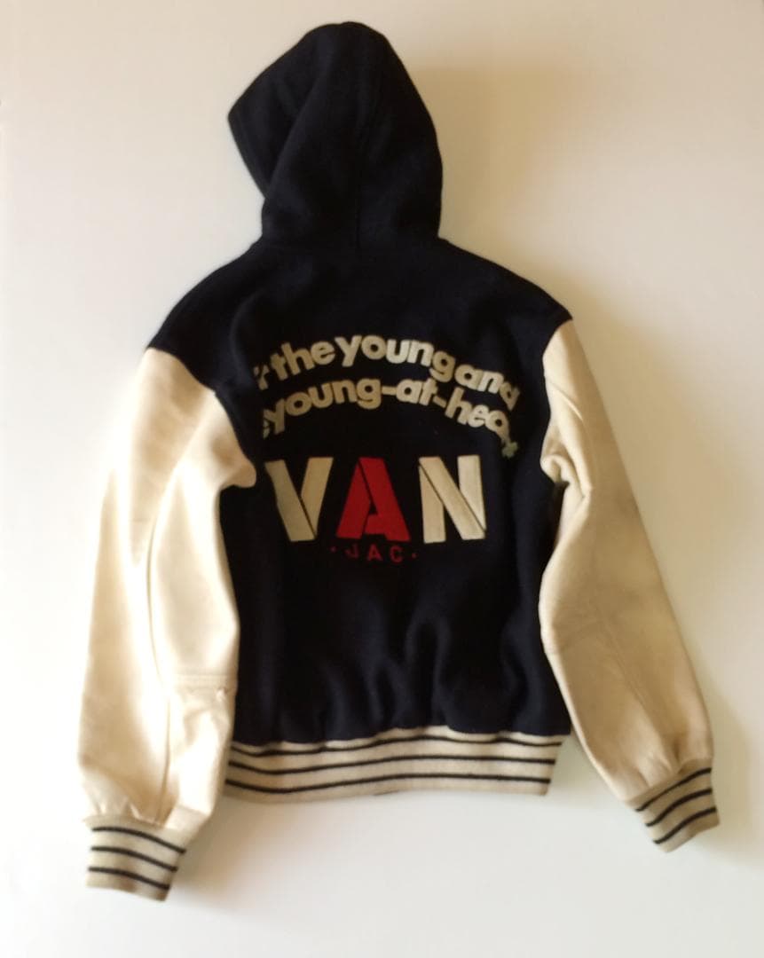 VAN スタジャン フード付き ワッペン刺繍 ネイビー Mサイズ