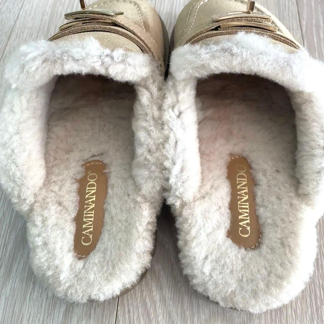 CAMINANDO カミナンド ベージュ ファー付き　バックルサンダル　2024