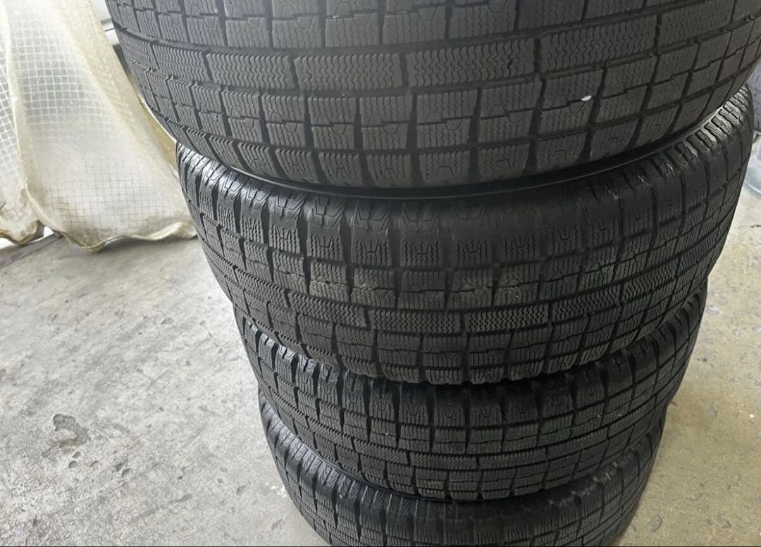 スタッドレスタイヤ　205/60R16 ヴォクシー　アルファード