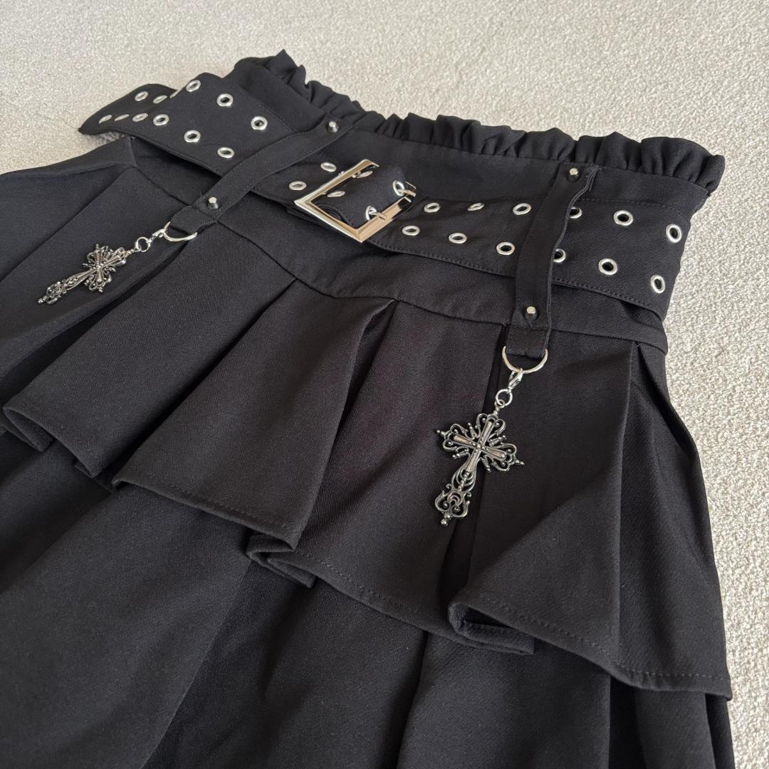アミリージュ　ハトメベルト付きフレアスカート　クロスチャーム　ゴスロリ　パンク