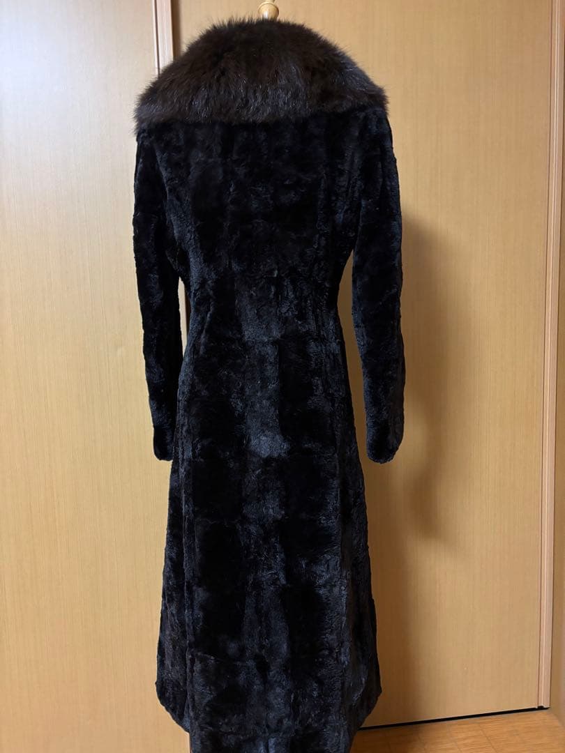 ダークブラウン ファー付きロングコート　EMBA