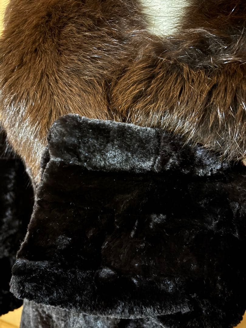 ダークブラウン ファー付きロングコート　EMBA