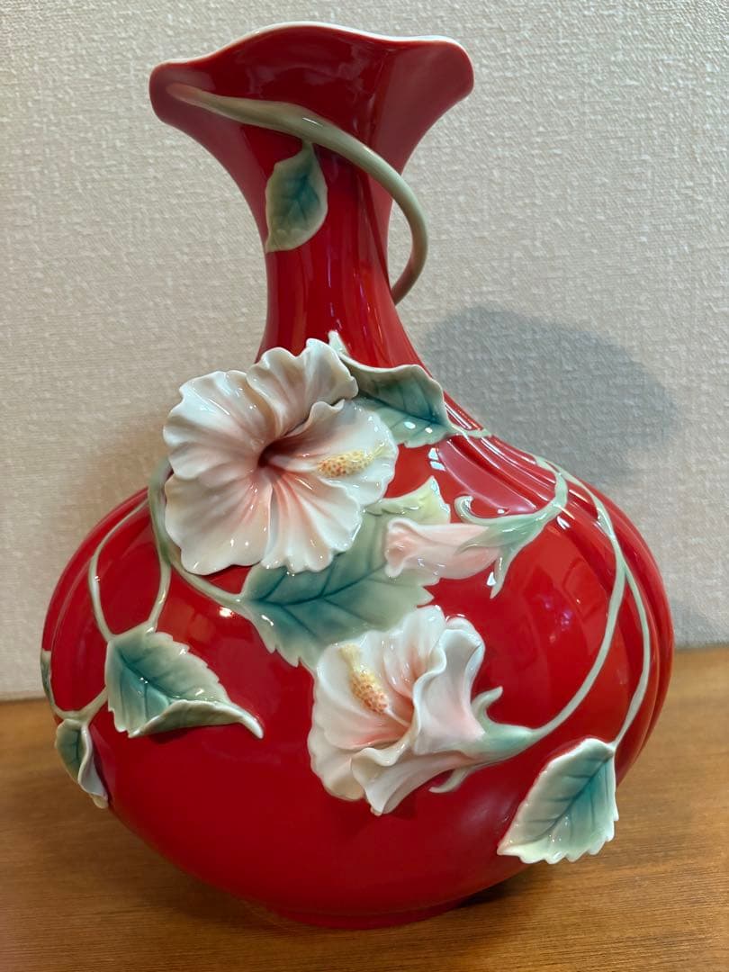 未使用　FRANZ ハイビスカス　赤い花瓶 陶器製 花模様　高さ28cm　箱無し
