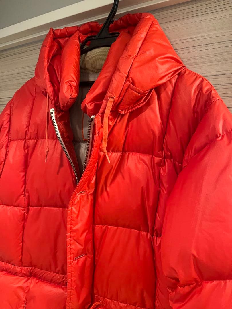 ビームスプラス　ダウンジャケット　コマツ　レッド