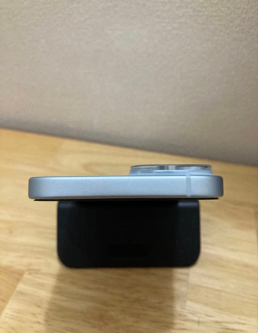 Apple iPhone 15 ホワイト 本体 バッテリー100%