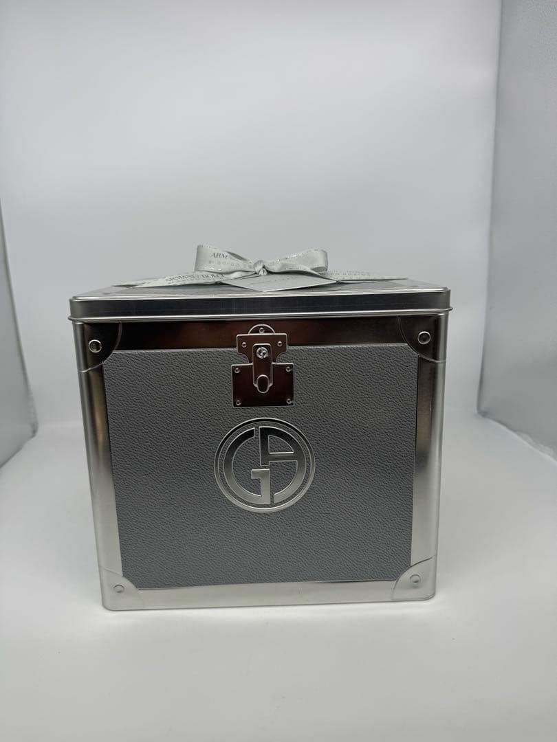 【アルマーニドルチ 】パネトーネ 1kg 特大季節限定メタルBOX 新品未開封