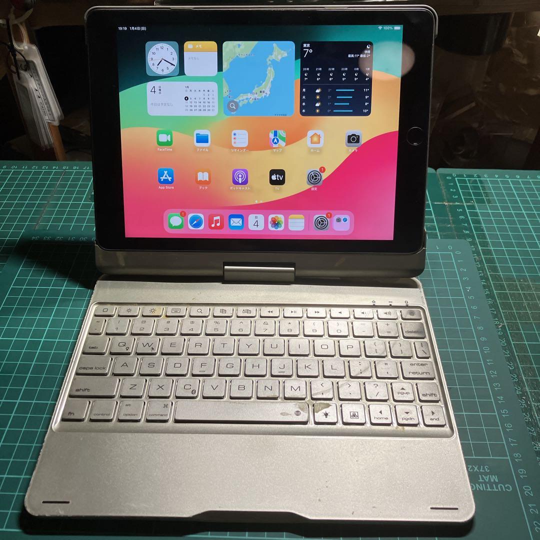 iPad6 第6世代 32GB Wi-Fi Cellular Docomo