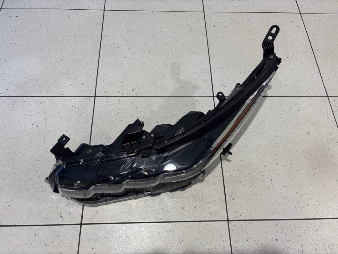 プリウスPHV 左ヘッドランプASSY　＃81185-47560