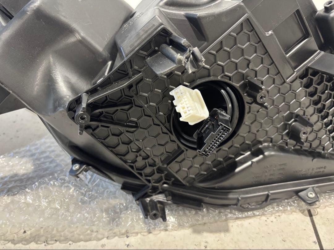 プリウスPHV 左ヘッドランプASSY　＃81185-47560