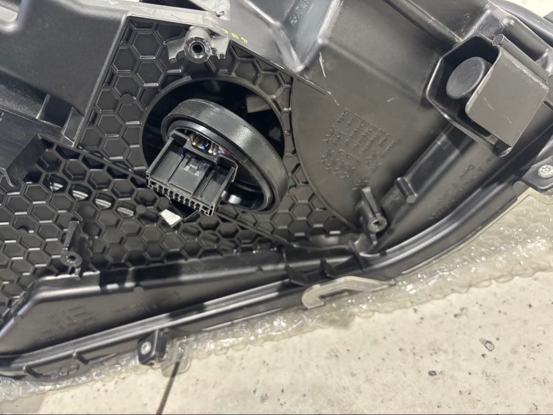 プリウスPHV 左ヘッドランプASSY　＃81185-47560