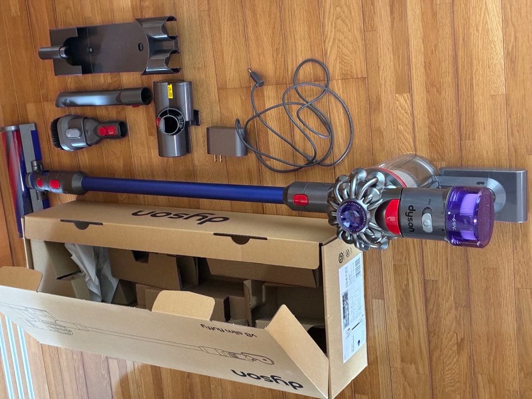 Dyson V8 Slim Fluffy Extra 本体　箱入り