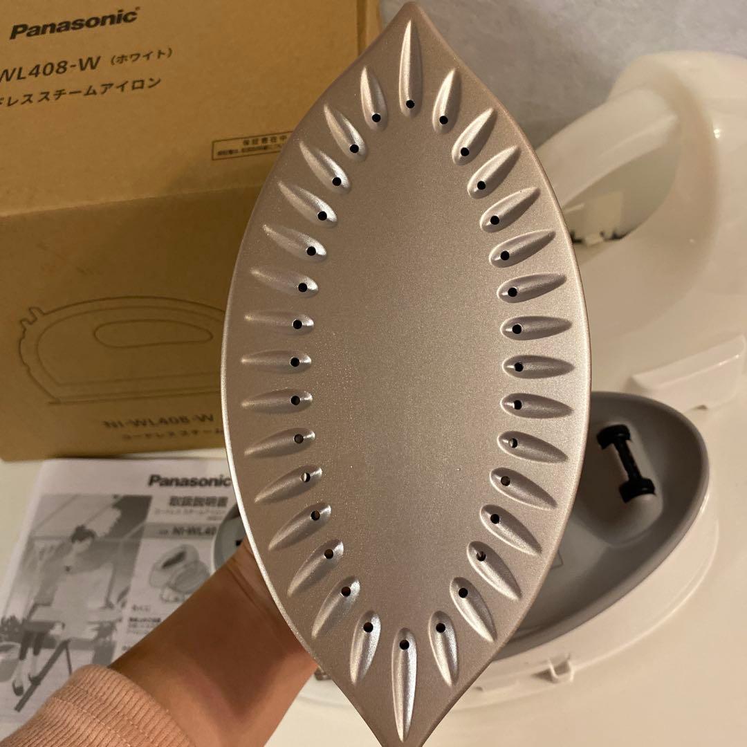 新品未使用　パナソニック コードレススチームアイロンNI-WL408-W