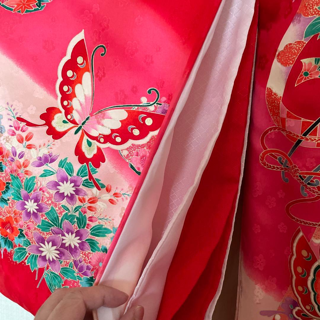 はっちゃん　豪華　お宮参り 着物 女の子 正絹 赤地色濃淡ピンク花車 蝶