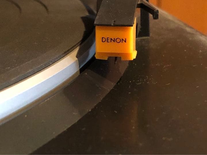 DENONのレコードプレーヤー