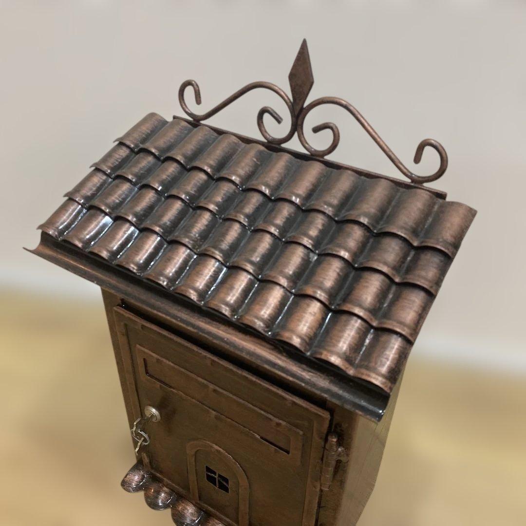 アンティーク風ポスト 【未使用品】鍵付き 郵便受け ブロンズカラー 瓦屋根