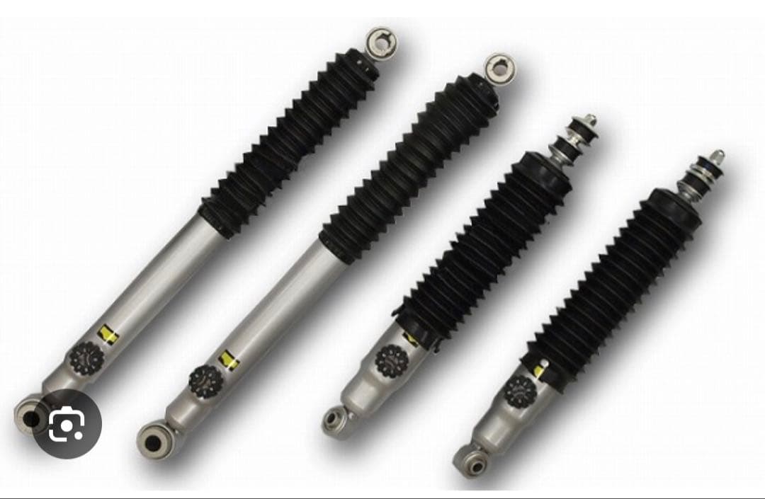 KYB ショックアブソーバー 4個セット　ハイエース