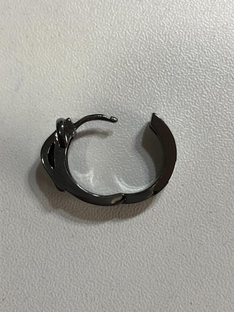 029080 vivienne westwood ベルト ピアス ガンメタ 片耳