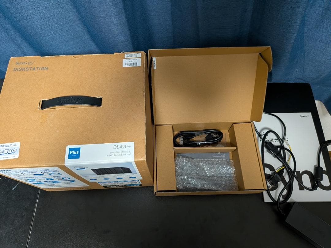 Synology DS420+ & HAT3300-4T ×4 & SSD×2