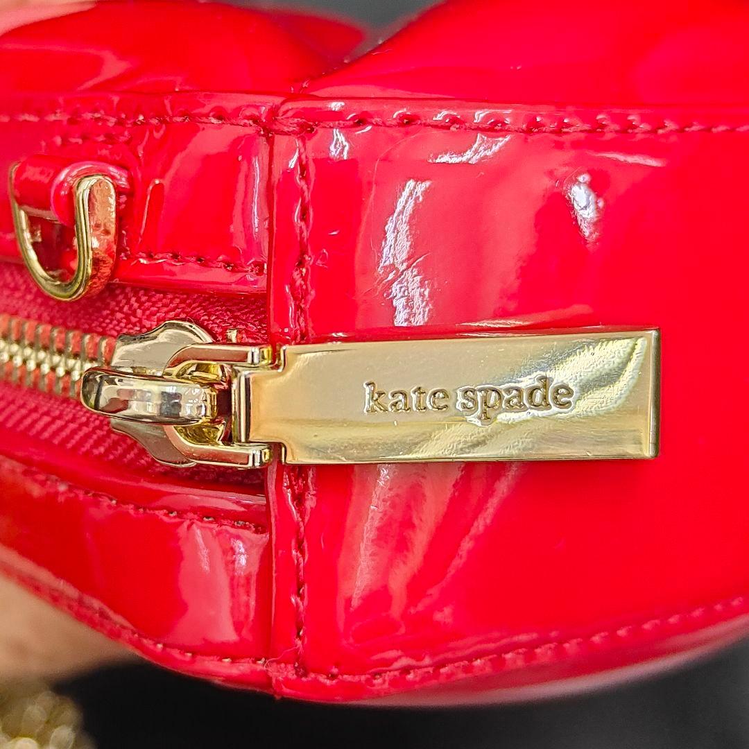 ケイトスペードニューヨーク　3Dリップ クロスボディ バッグ