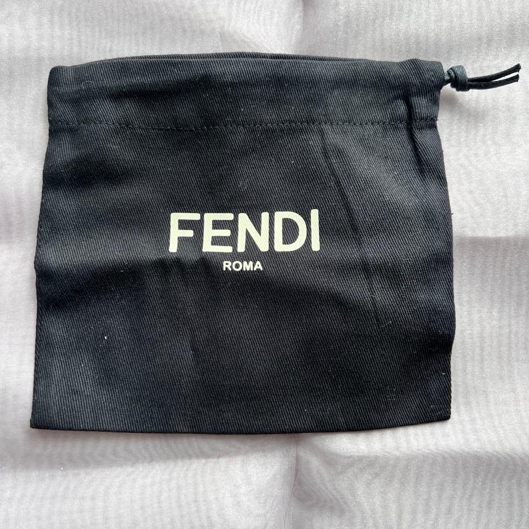 新品　フェンディ　鍵編みがま口　ケース